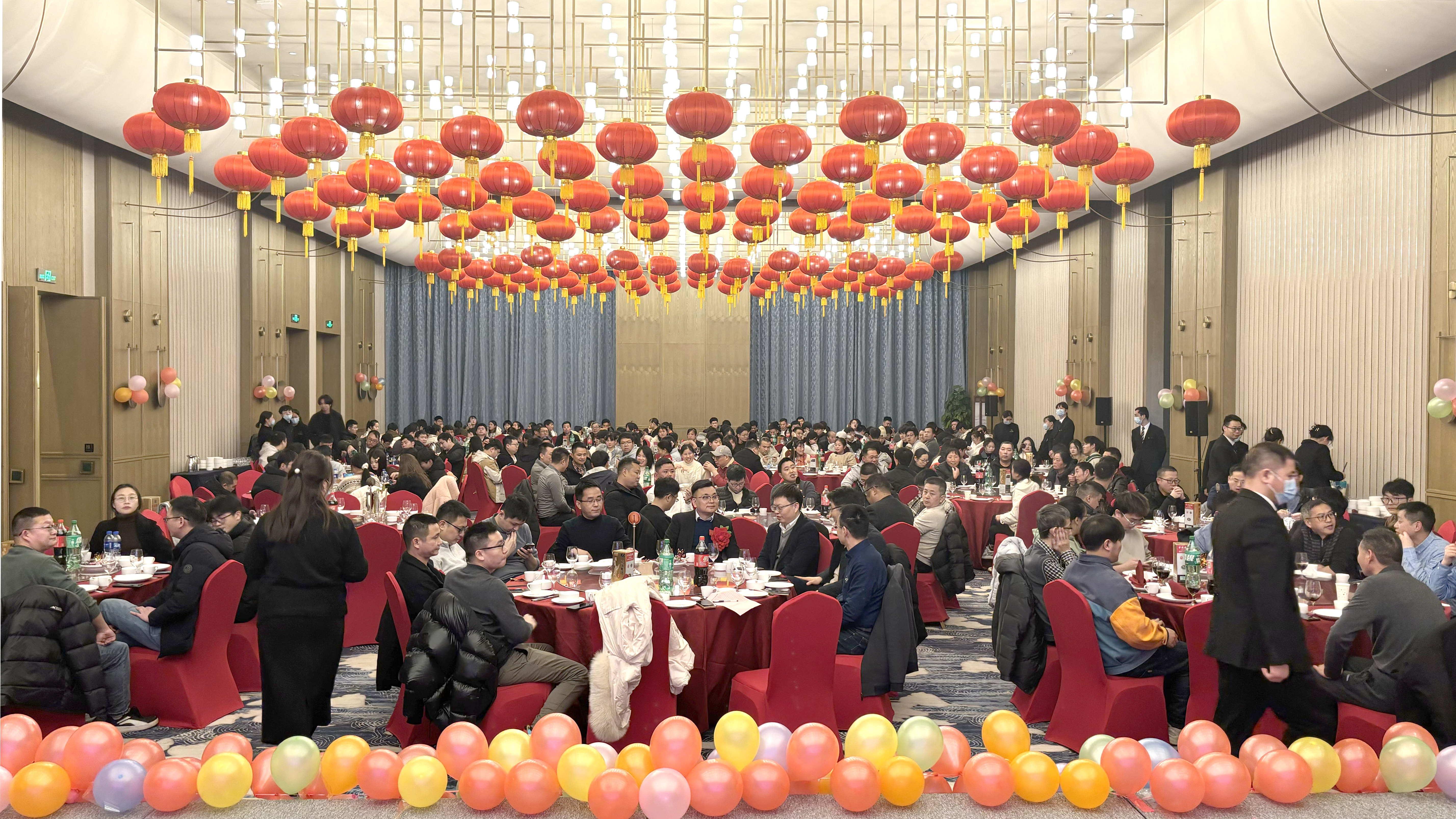 乘风破浪创佳绩 继往开来铸辉煌  太阳集团微2023年度表彰大会暨2024年迎春晚会胜利召开